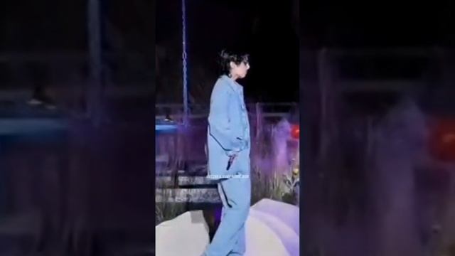 Чонгук так наблюдал за действиями Тэхёна..?? смотреть онлайн