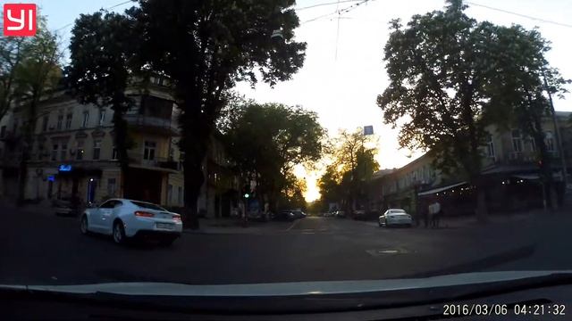 Грубо подрезал на Жуковского угол Екатерининской смотреть онлайн