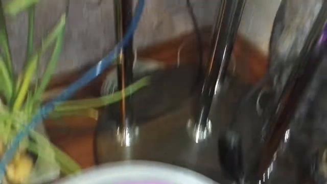 Чистка аквариума самодельным "пылесосом" смотреть онлайн