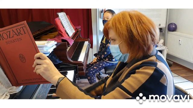 Mozart Sonata C-Dur KV.330 - fragment of the lesson with 10 y.o student Angela. смотреть онлайн
