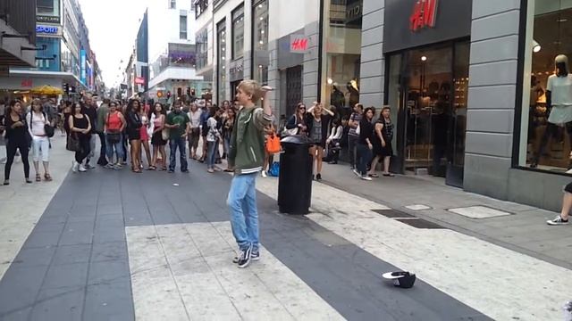 Stockholm Drottninggatan (Street dancer, Street musicians, Street performance) смотреть онлайн