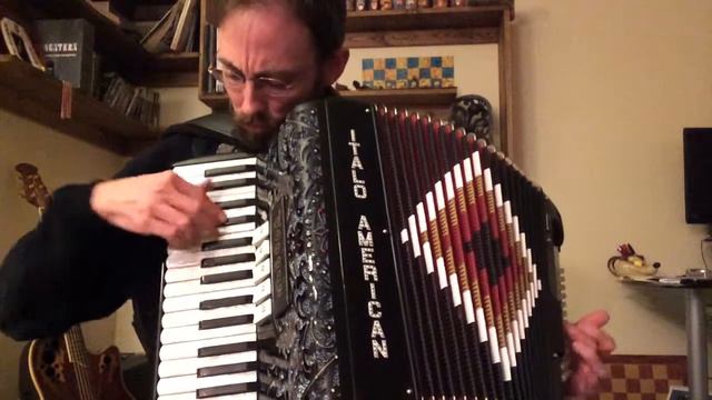 Nick Elliott performs "Memories of Paris" by Frank Morocco, on accordion. смотреть онлайн