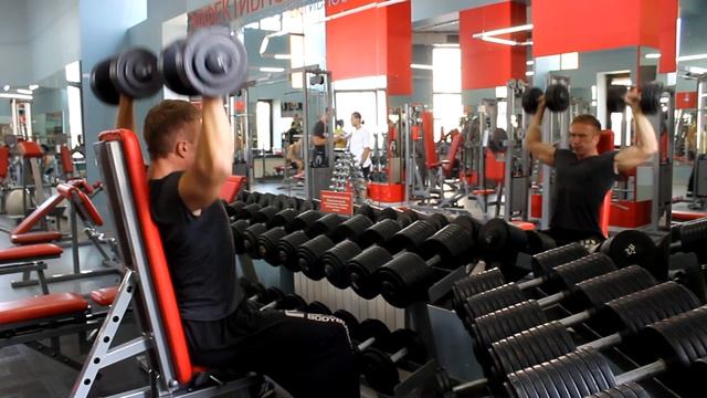 Жим гантелями сидя. Плечи смотреть онлайн