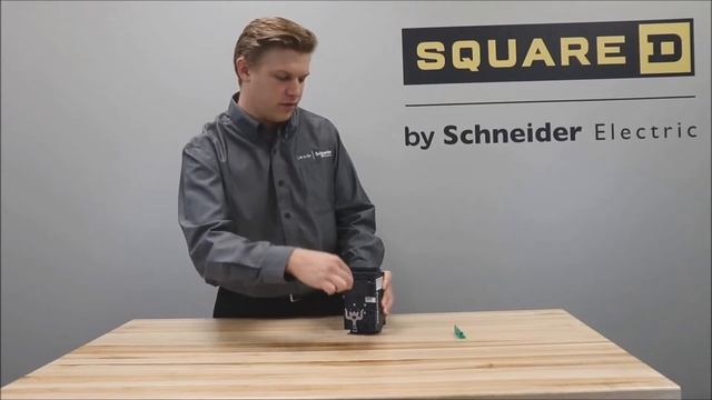 Installing 3 Pole Everlink Control Wire Lug Kit on PowerPact B Breakers | Schneider Electric Suppor смотреть онлайн