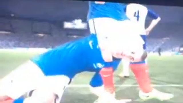 Benzena FIFA 12 weird celebration spin [PS3] смотреть онлайн