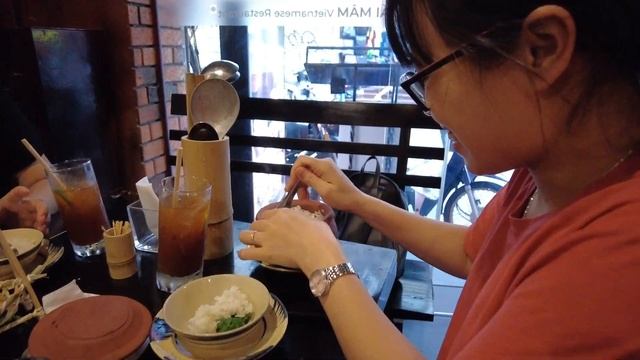 Expat Life in Vietnam, Hanoi ✨ Get Clothes Tailor Made with Me! Vietnam Vlog 2022 смотреть онлайн