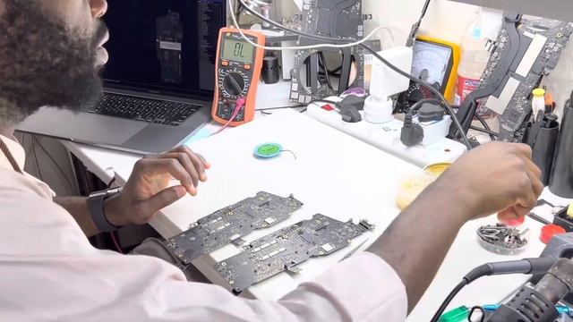 MacBook Pro M1 liquid damage No Power смотреть онлайн