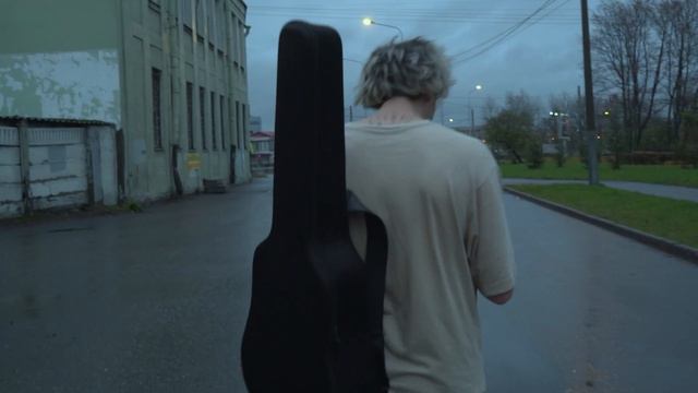 Панки в Большом Городе - Много или мало (mood video) смотреть онлайн