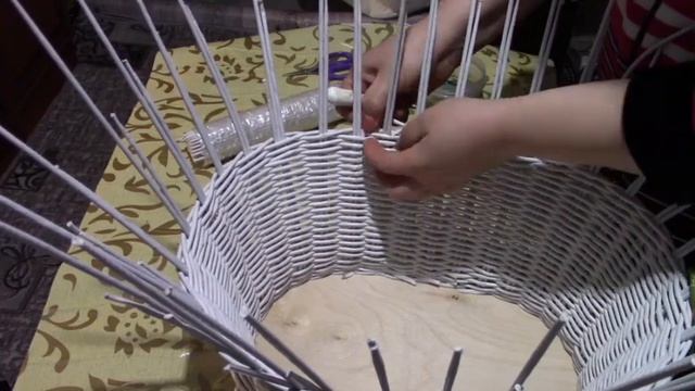 ЛЕБЕДЬ С ФАНЕРНЫМ ДНОМ 1ЧАСТЬ (из газетных трубочек) смотреть онлайн