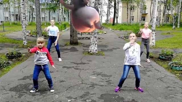 Танцы с Королём Джулианом рядом с ЦВР смотреть онлайн