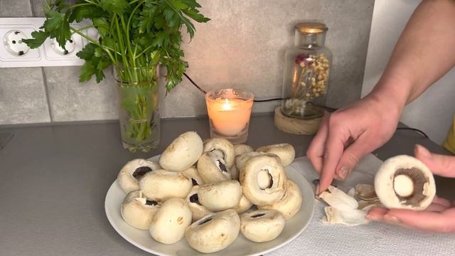 ФАРШИРОВАННЫЕ ШАМПИНЬОНЫ/ stuffed champignons with cheese смотреть онлайн