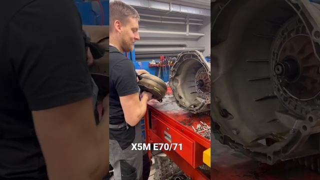 Классика жанра,коробка от #x5m #e70 #e71 #ремонтакпп #усиление #hpc #акпп #ремонт #бмв #bmw смотреть онлайн