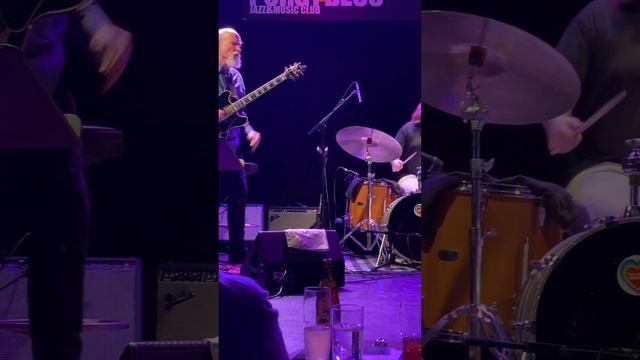 John Scofield 'Yankee Go Home' (2) смотреть онлайн