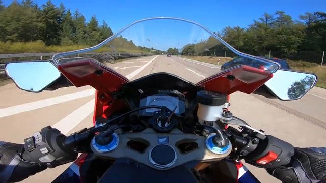 HONDA CBR 1000 RR on the German Autobahn смотреть онлайн