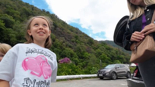 Правда об Абхазии часть 2 . Посещаем озеро Рица , Череп в пещерах Нового Афона , монастырь смотреть онлайн