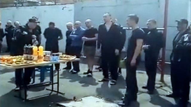Банкет для смотрящих по тюрьме смотреть онлайн