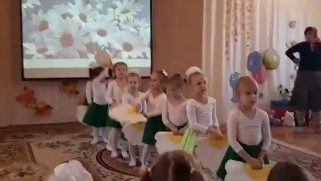 ТАНЕЦ С РОМАШКАМИ смотреть онлайн