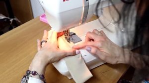 Красивая резинка для волос из остатка шелковой ткани. Просто и быстро.