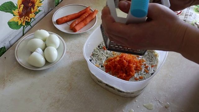 Салат из курочки с черносливом/ Как приготовить салат из курицы и чернослива. смотреть онлайн