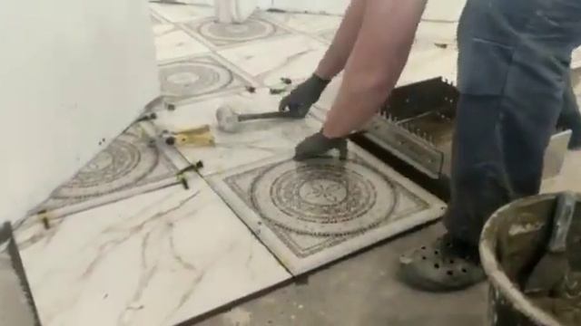 Работа с гребенкой-ящиком при укладке плитки. ЧАСТЬ 2. смотреть онлайн