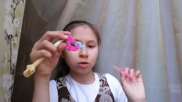 2-ой урок плетения резинок ЮБКА для куклы винкс из крючка смотреть онлайн