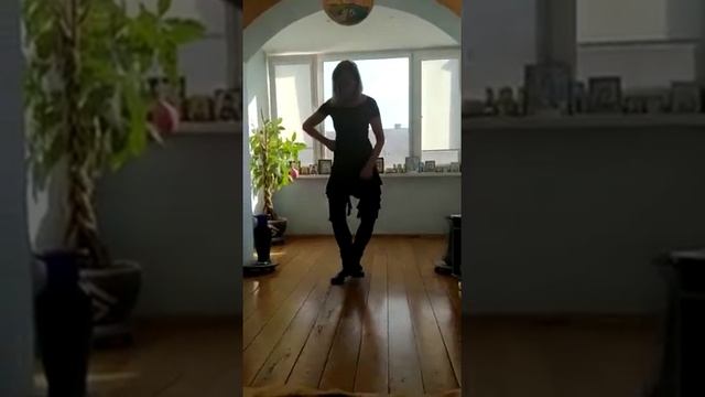 Народный танец видео урок 1 по предмету НСТ тема шаг с каблука с притопами,переменный с каблука для смотреть онлайн
