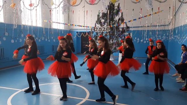 Танец: "Мама я танцую..." смотреть онлайн