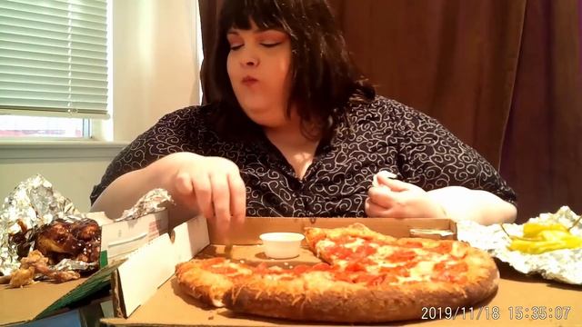 Papa Johns Garlic Parmesan Crust Pepperoni Pizza with BBQ Wings Mukbang смотреть онлайн