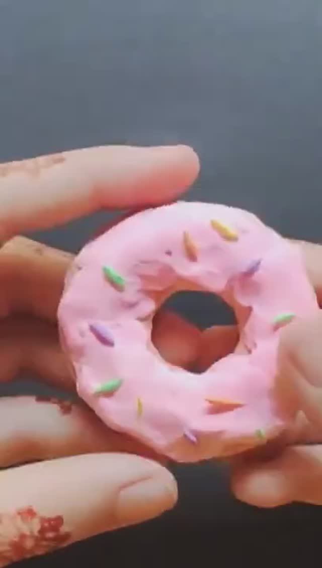 Сделай сам легкий пончик из мягкой пенопластовой глины#shorts # смотреть онлайн