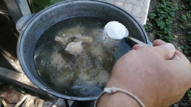 Шурпа на костре | Рецепт шурпы | ВКУСНОДЕЛ смотреть онлайн