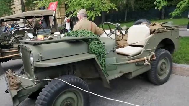 Мотоциклы и внедорожники. Ретро-парад Санкт-Петербург. Автобус ПАЗ-672. смотреть онлайн