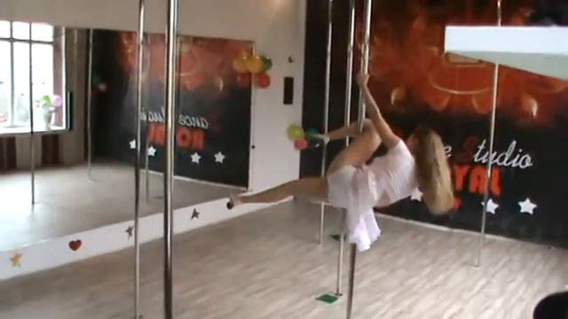 Выступление Майи на отчетнике VINYL POLE DANCE STUDIO смотреть онлайн