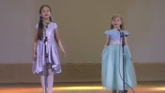 "Раз ладошка, два ладошка" Дуэт: Боровкова Ксюша и Данилова Даша смотреть онлайн