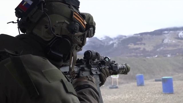 Занятия по огневой подготовке военнослужащих подразделения спецназа ФСВНГ в Крыму смотреть онлайн