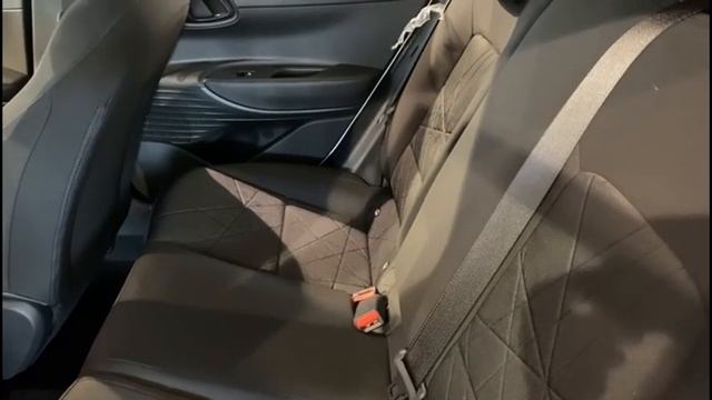 Hyundai BAYON 1.0 TGDI 100CV 48V MAXX смотреть онлайн