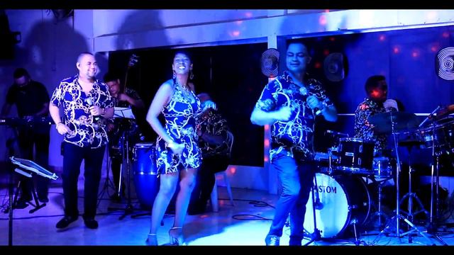 UN ALTO EN EL CAMINO - ZONA HIBRIDA ORQUESTA (Autor: Jairo Varela) смотреть онлайн