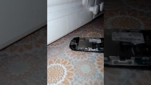 Что будет с телефоном, если в него стрелять из пневмата! смотреть онлайн