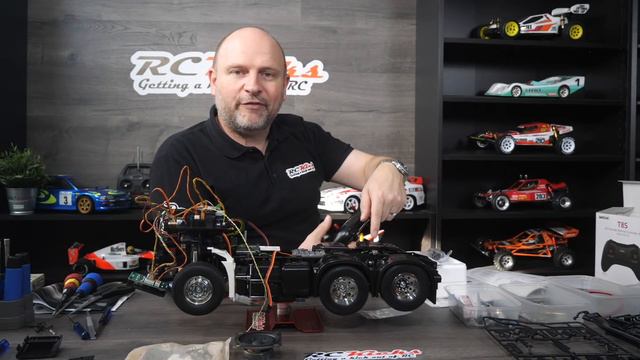 It's ALIVE! Tamiya Actros 3363 1/14th Mercedes Benz 6x4 Gigaspace RC Truck Build, Kit 56348 Part 4