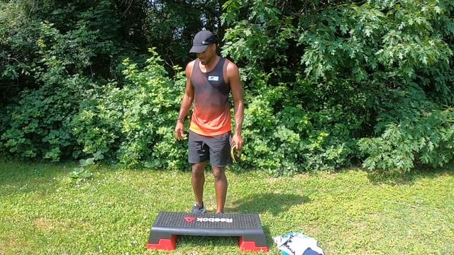 ALLENAMENTO HIIT GAMBE E GLUTEI  SODI SU LO  STEP A CASA