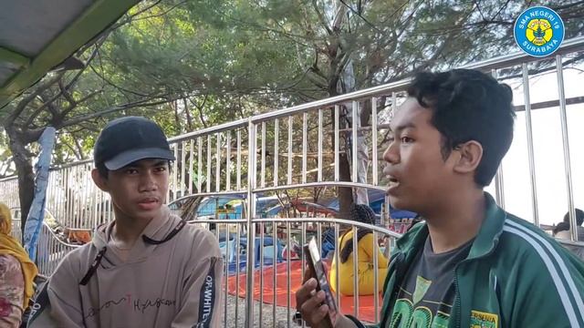 Tugas Berita Kelompok 2 "Kuliner yang ada di surabaya utara(Taman Suroboyo) lontong kupang" смотреть онлайн
