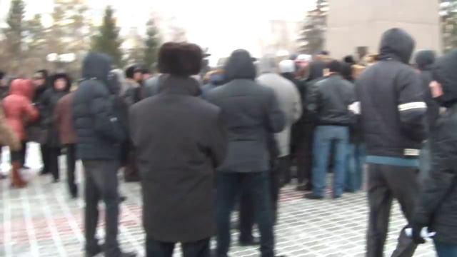 Уральск. Люди на площади Абая в день Несогласия смотреть онлайн