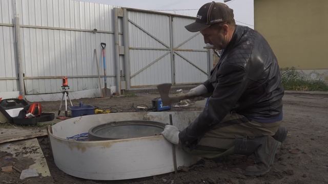 Канализационный люк. Сделал бетонную крышку с полимерным люком для канализационного колодца. смотреть онлайн