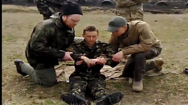 Урок 8 Вынос раненого с поля боя двумя товарищами смотреть онлайн