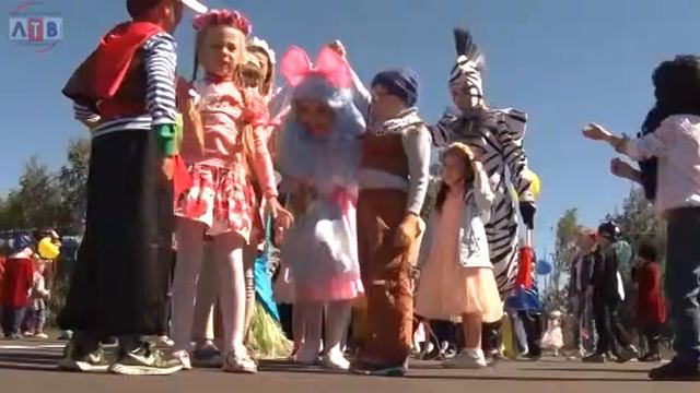 Город Детства на празднике Семьи, Любви и Детства смотреть онлайн