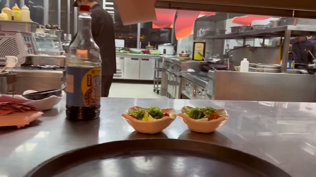 ВЛОГ Отдыхаем в отеле Amwaj Rotana в самом центре Дубая! Крутой ресторан Benihana смотреть онлайн