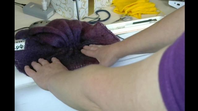 Вторая жизнь любимых вещей. Шапка из старого свитера смотреть онлайн