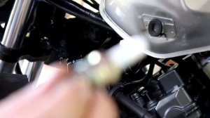 Honda cbf 600 s 2004-Pc38 Change Spark Plugs