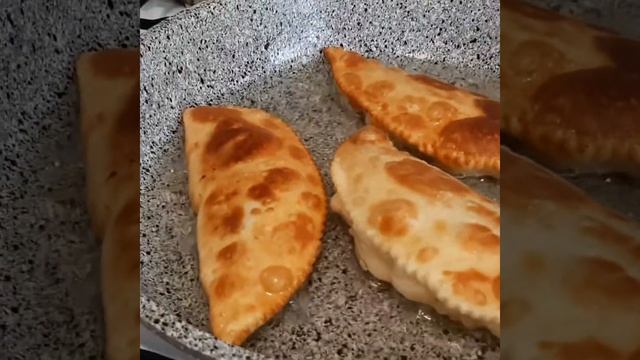 Так, делать было нечего, решила печь чебуреки??? смотреть онлайн