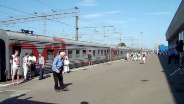 Русский танец на перроне смотреть онлайн
