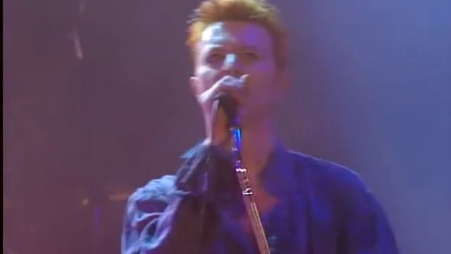 David Bowie - Under Pressure (Live) смотреть онлайн
